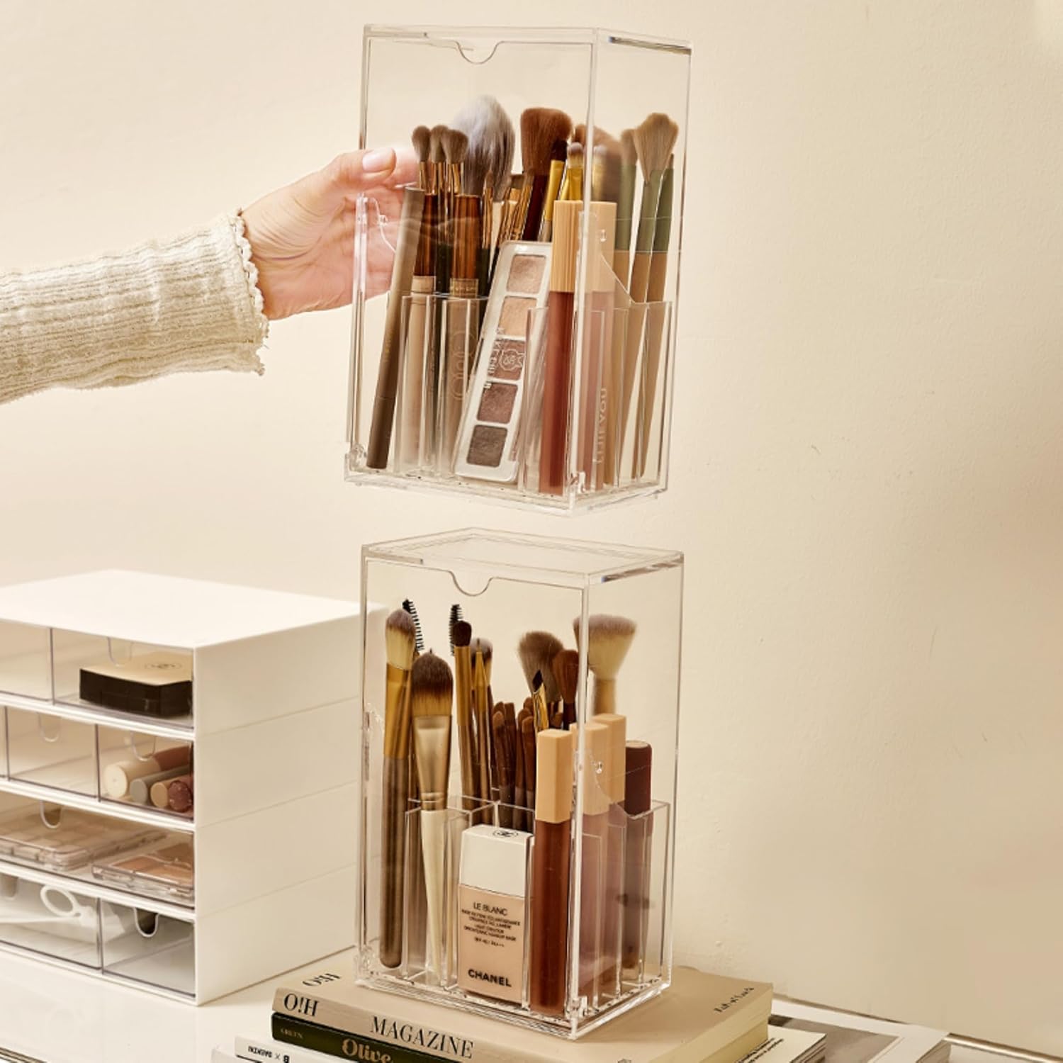 Clear Acrylic 17-Slot Makeup Brush Holder Organizer with Lid - Image 7