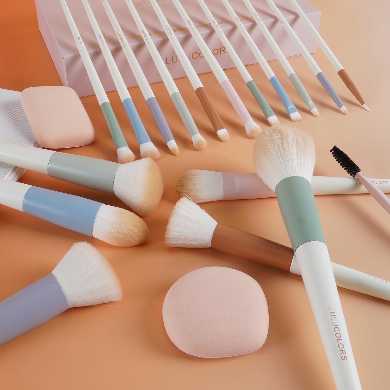 Vibrant 18-Piece Makeup Brush Set with Soft Synthetic Bristles and Wooden Handles, Includes Sponges - Image 6