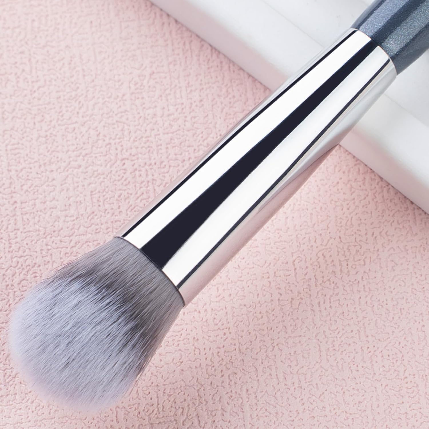 Angled Kitten Paw Concealer Brush for Under Eye and Nose Contour Makeup - Image 4