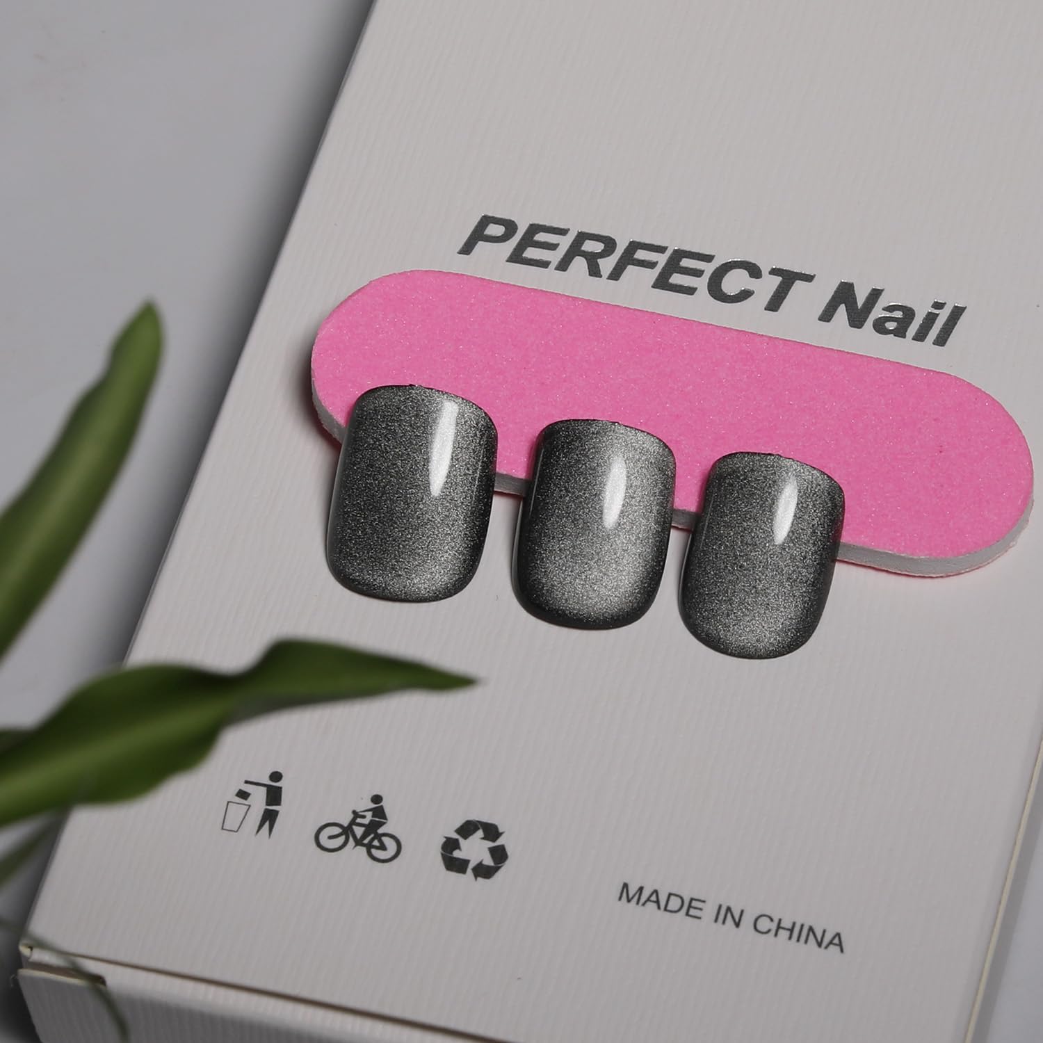 Dewy Gray-to-White Gradient Glossy Cat Eye Short Square Press On Nails Reusable Set - Image 4