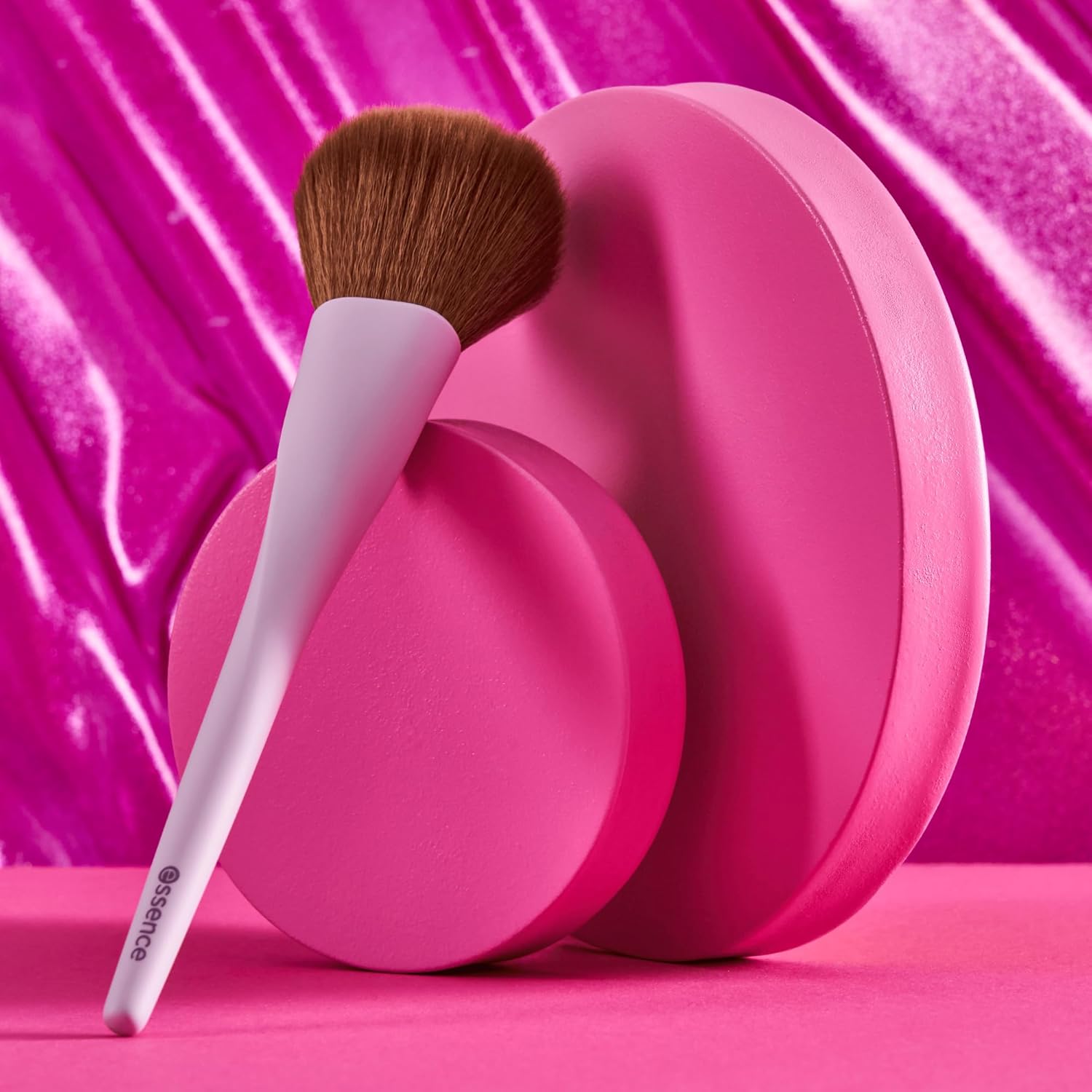 Essence Soft Bristle Vegan Cruelty-Free Makeup Powder Brush for Loose Pressed Powder - Image 6