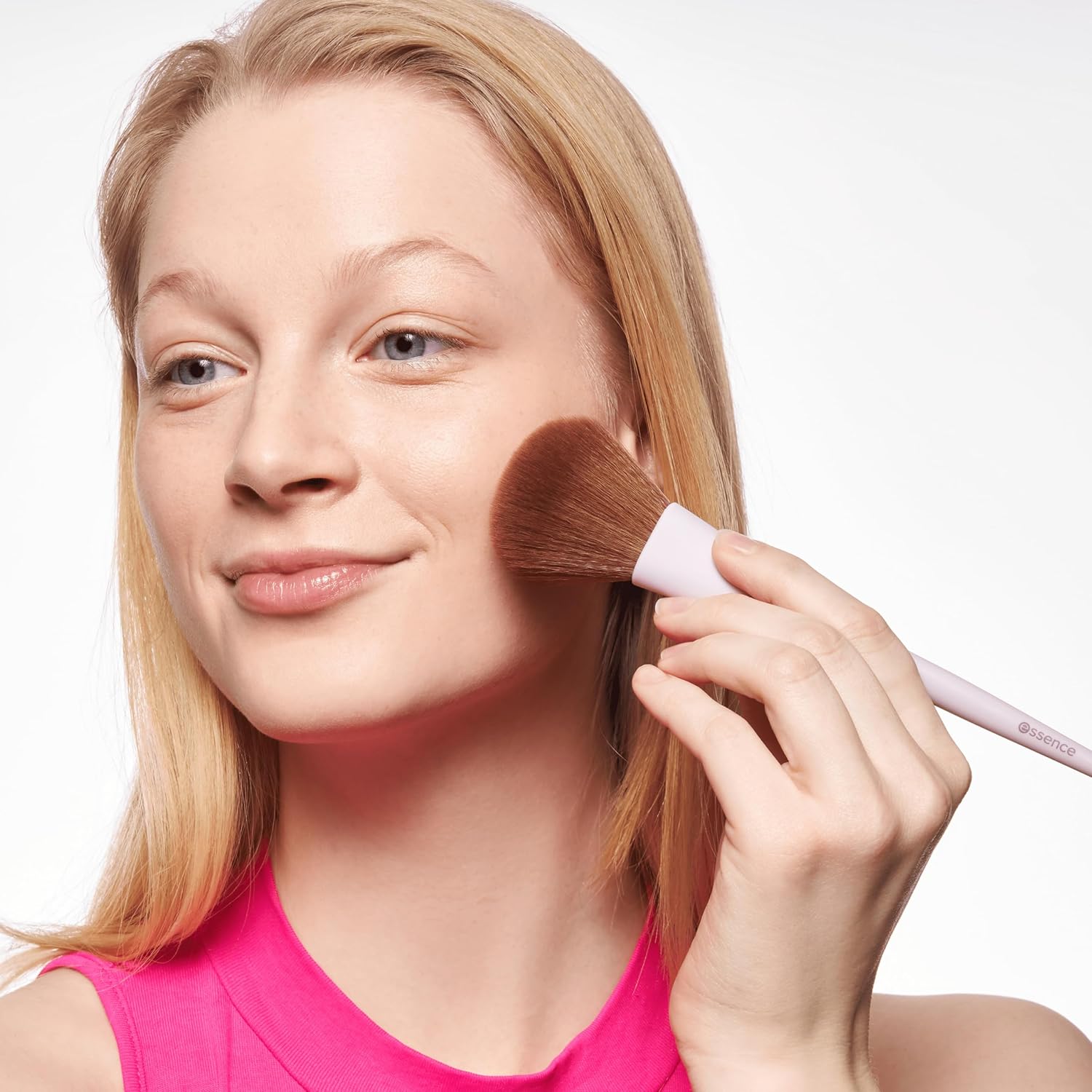Essence Soft Bristle Vegan Cruelty-Free Makeup Powder Brush for Loose Pressed Powder - Image 3