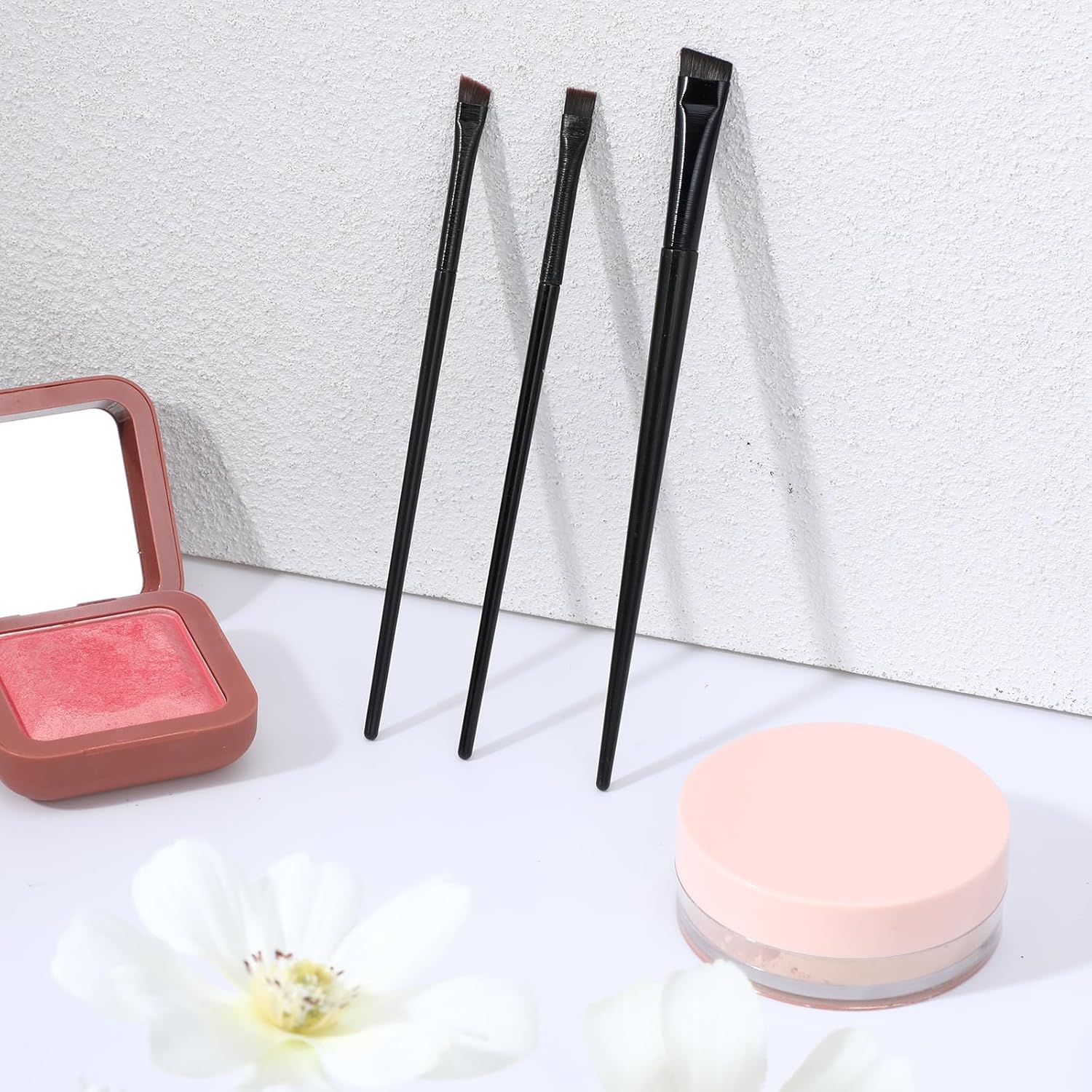 3 Piece Professional Eyeliner and Eyebrow Makeup Brush Set for Women's Beauty - Image 7