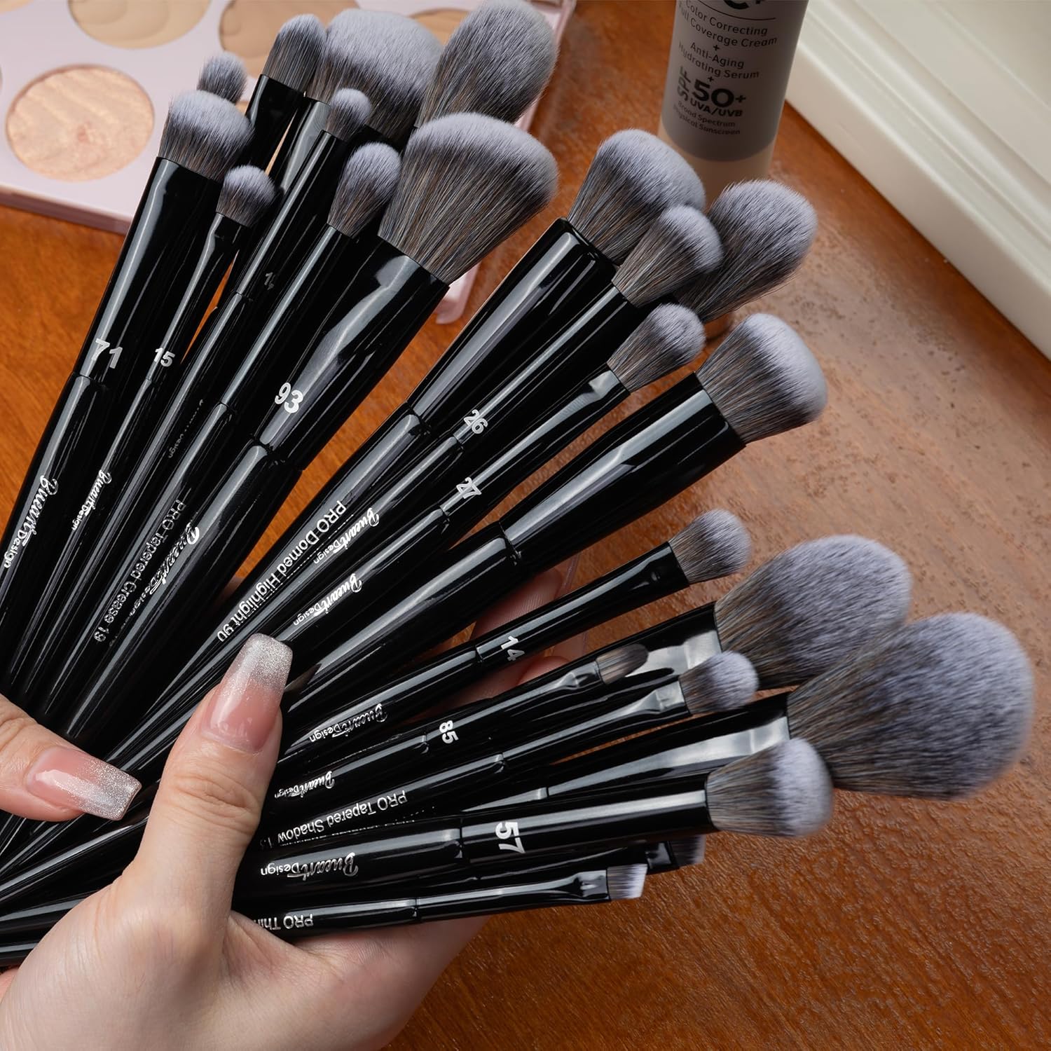 Bueart Design 32-Piece PRO Grade Makeup Brush Set with Large Holder and Ultra-Soft Bristles - Image 4