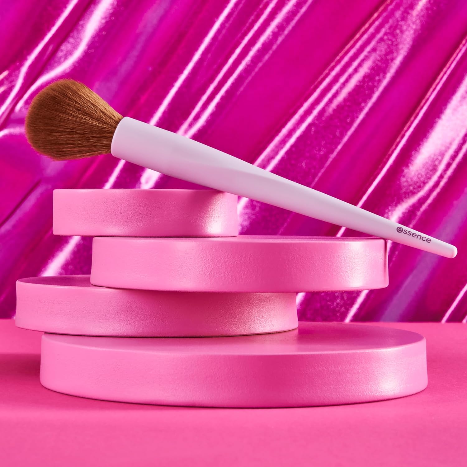 Essence Vegan Cruelty-Free Long Bristle Powder Makeup Brush for Flawless Application and Blending - Image 6
