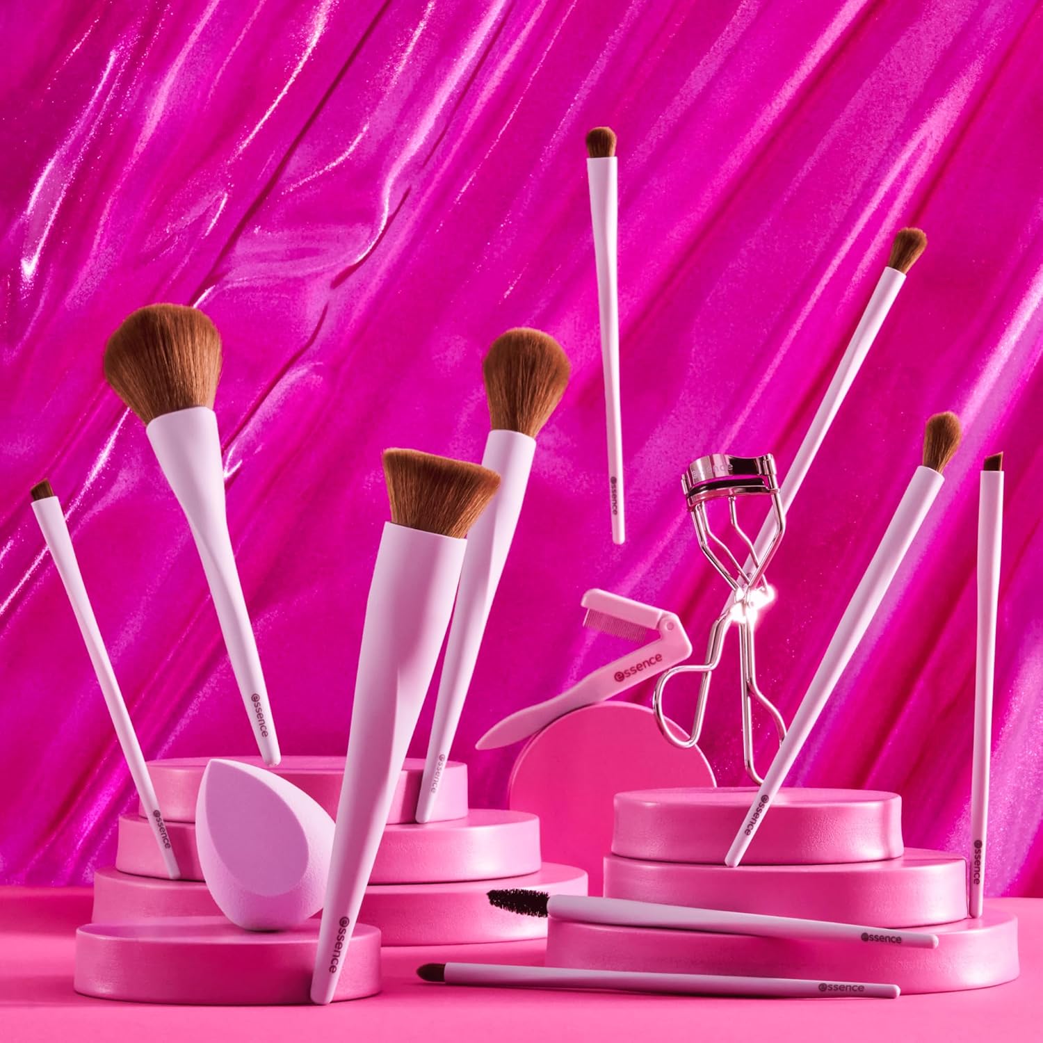 Essence Vegan Cruelty-Free Long Bristle Powder Makeup Brush for Flawless Application and Blending - Image 8
