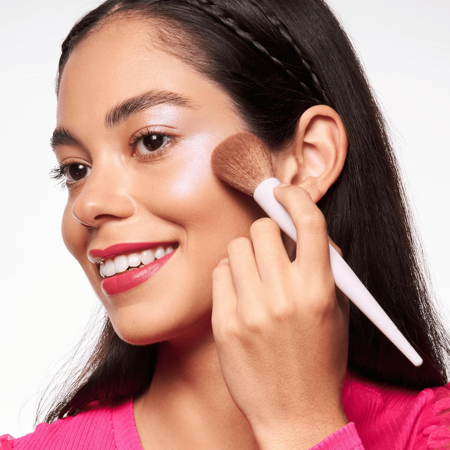 Essence Vegan Cruelty-Free Long Bristle Powder Makeup Brush for Flawless Application and Blending - Image 3