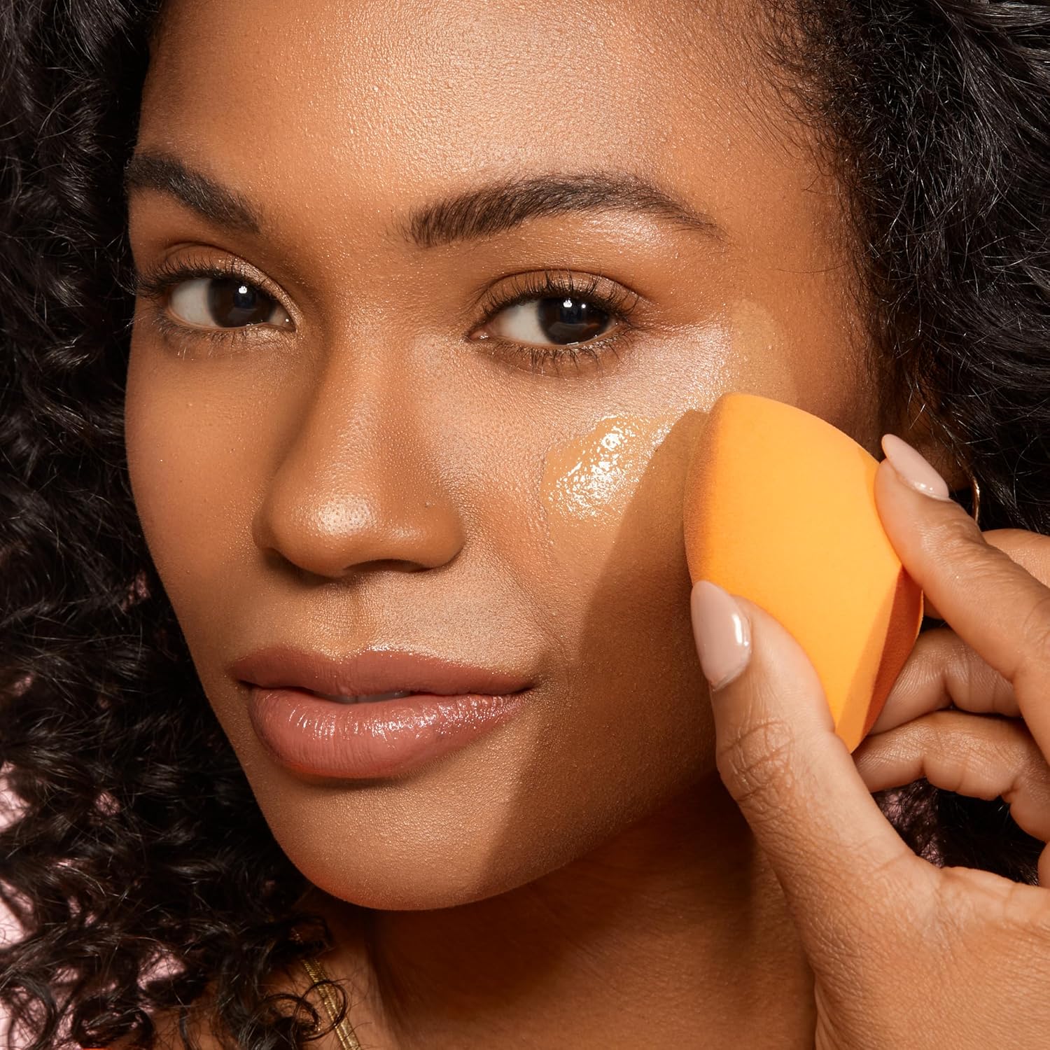Real Techniques Miracle Complexion Sponge for Liquid & Cream Foundation, Latex-Free Foam, 1 Count, Orange - Image 9