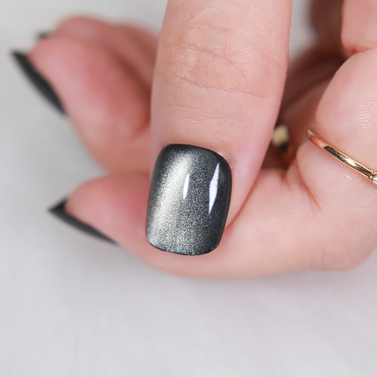 Dewy Gray-to-White Gradient Glossy Cat Eye Short Square Press On Nails Reusable Set - Image 3