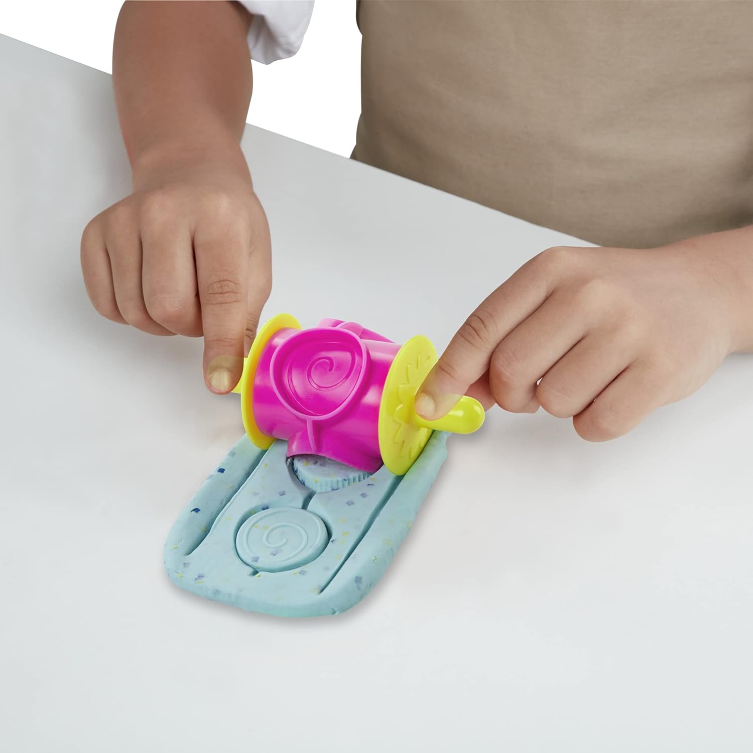 Play-Doh Kitchen Creations Cookie Baking Playset with Mixer 15 Cans 25 Tools Non-Toxic - Image 5