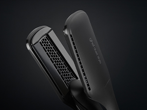 ghd Duet Style in black with black background. Dries and styles at the same time