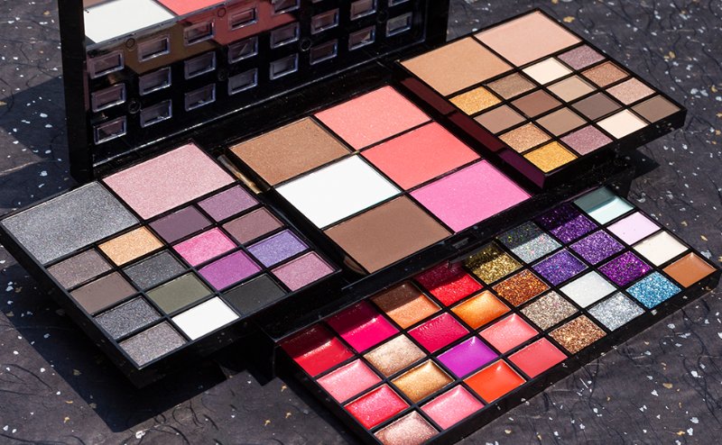MAKEUP SET