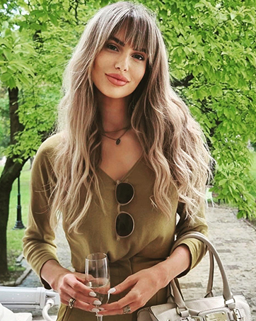 dirty blonde wig with bangs
