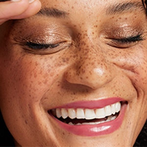 Complete the look by applying other Neutrogena eye makeup products for a long-lasting, metallic look