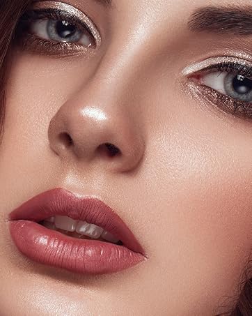beautiful face makeup look with albeaut makeup brush