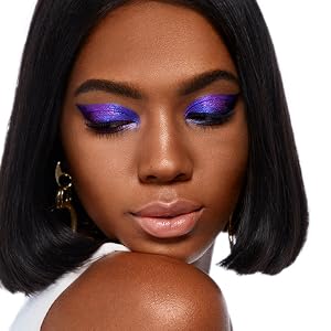 Close-up of woman's face with the final look after applying Rimmel Magnif'eyes Eye Palette