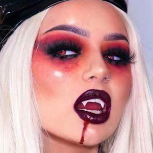 White Wig Detail 1