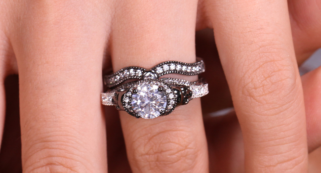Jeulia Twist Two Tone Round Cut Sterling Silver Skull Ring