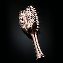 The anti static brush is made with an ergonomic handle for easy hold & greater control 