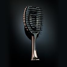 Forget about frizzy hair with our anti tangle hair brush that smoothy massages your scalp