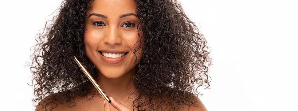 Woman holding the epilynx eyebrow pencil