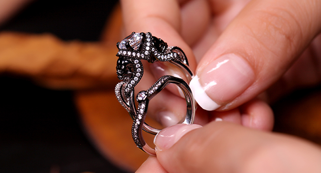 Jeulia Twist Two Tone Round Cut Sterling Silver Skull Ring
