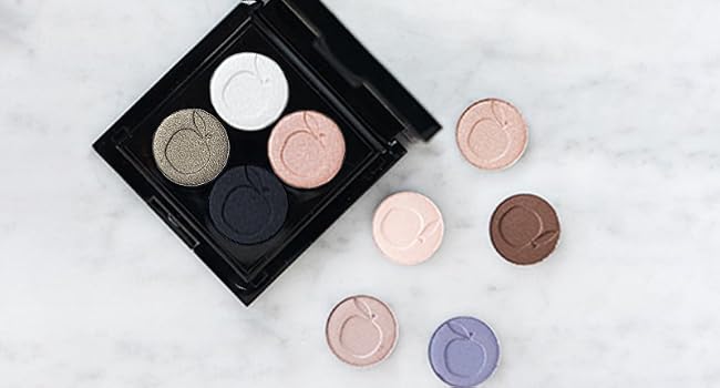 Idun Vitsippa Eyeshadow Palette Lifestyle