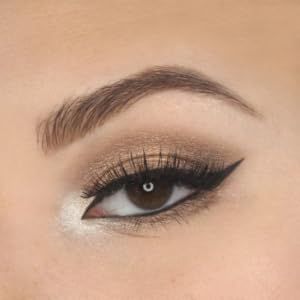 Eyeshadow highlighter